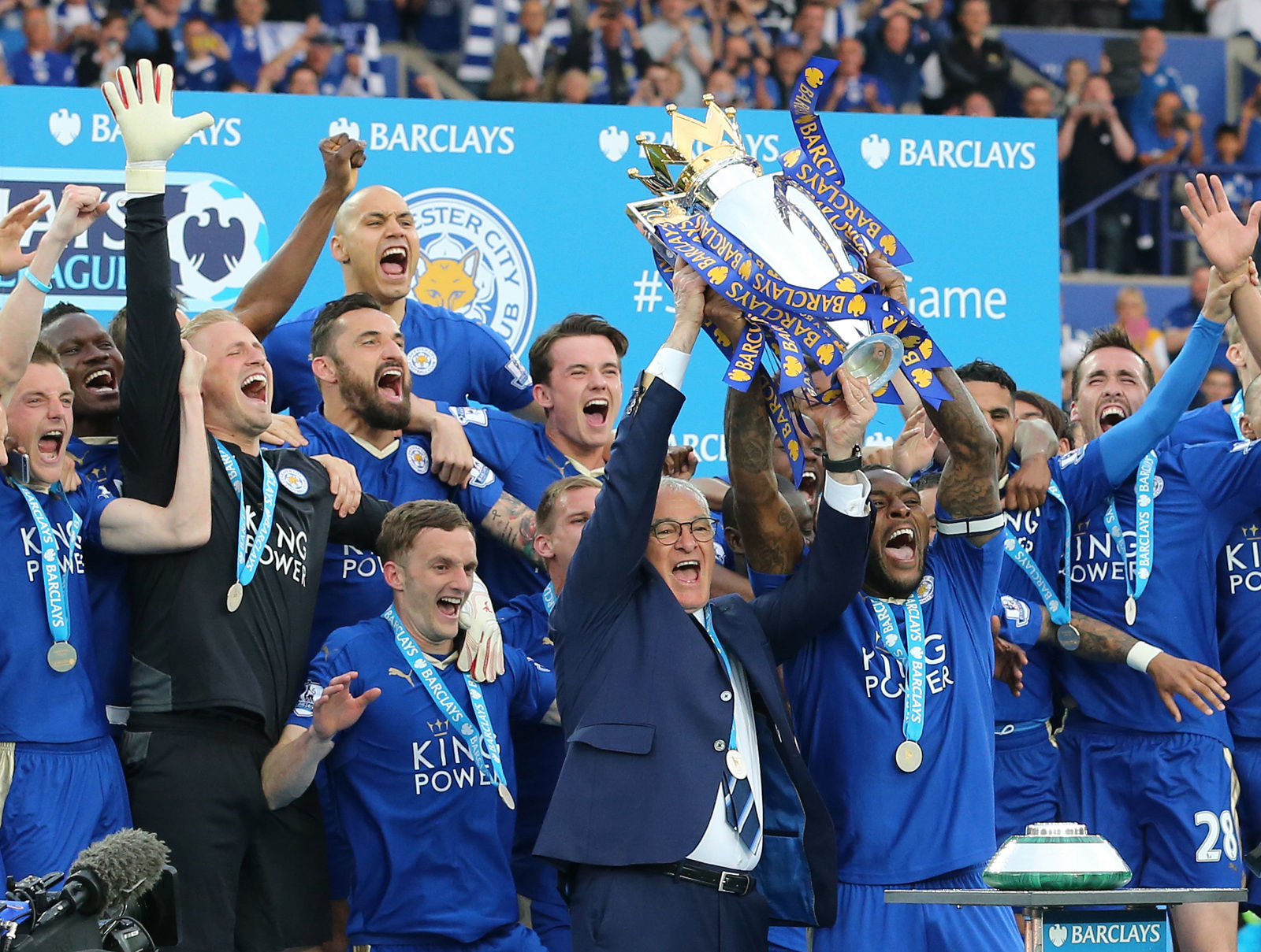 黄希扬：冲超后一直处于兴奋激动状态，身体允许的话会继续踢